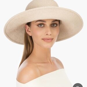 Eric Javits Women’s Packable Rollable Hamptons Straw Hat In Off White MSRP $275
